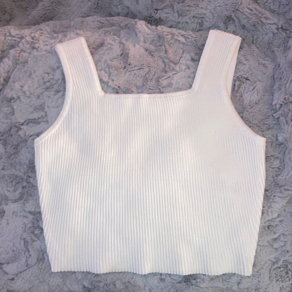 White crop tank top!🤍